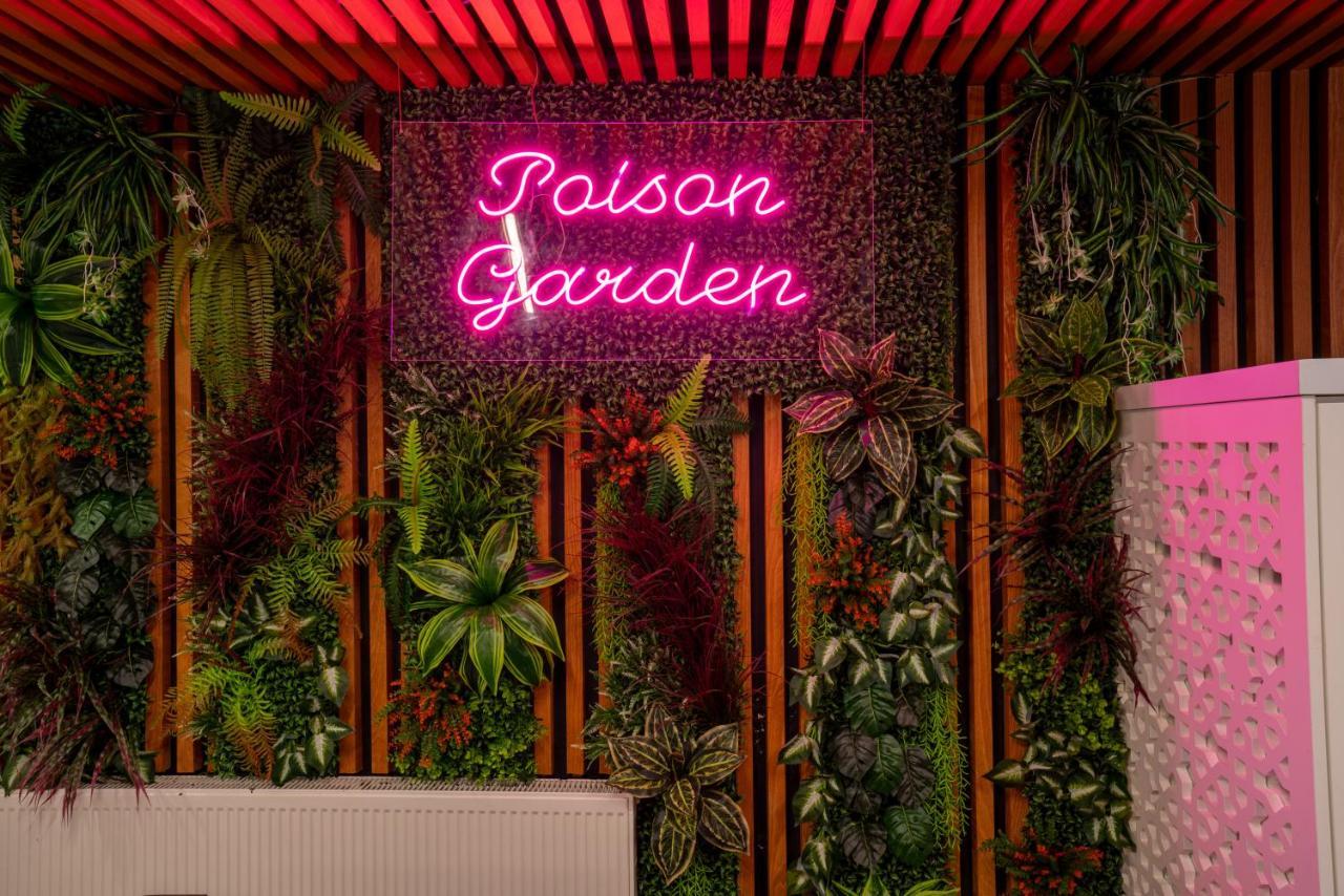 Poison Garden Suite Gozalan Eksteriør billede